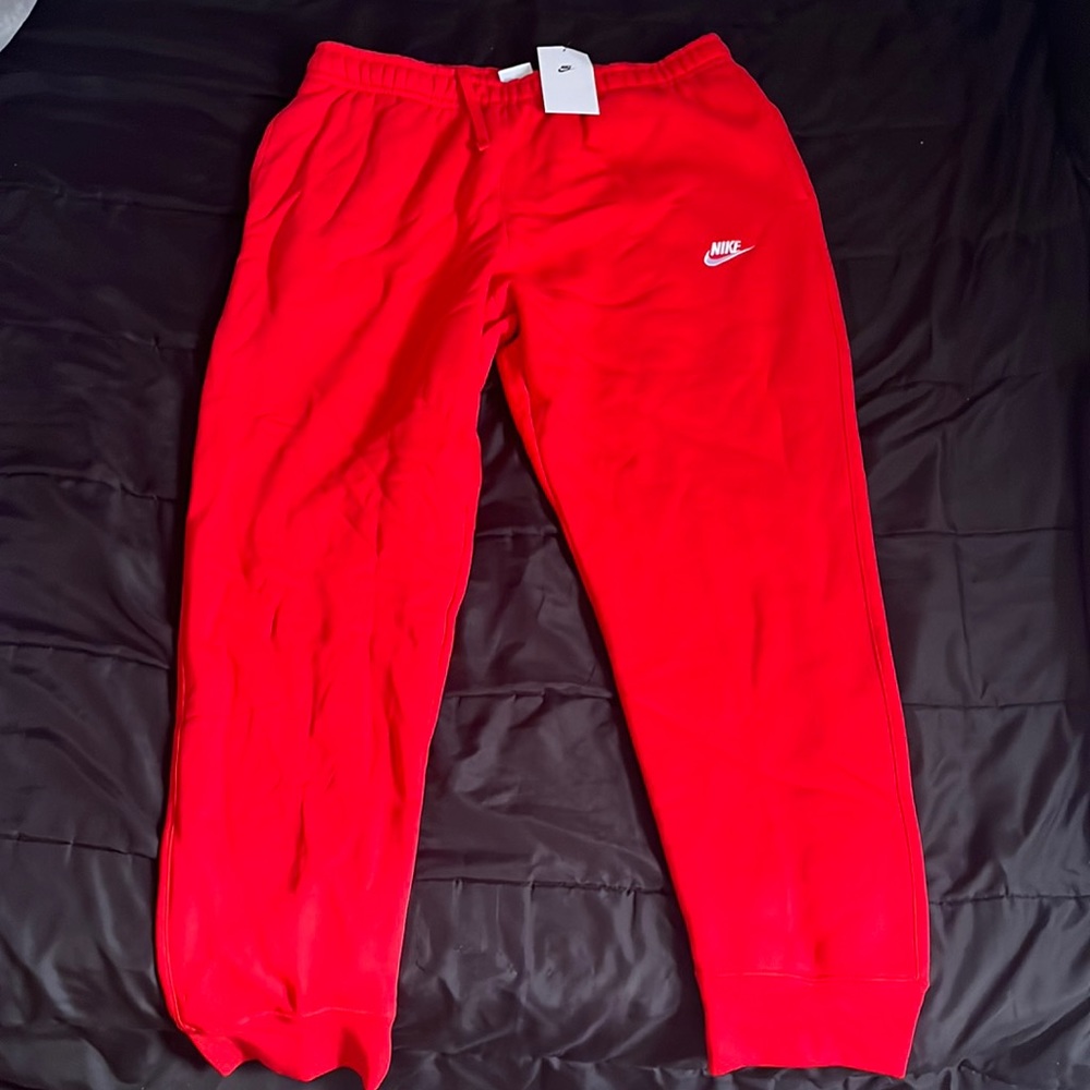 Red Nike Men’s jogger size XL